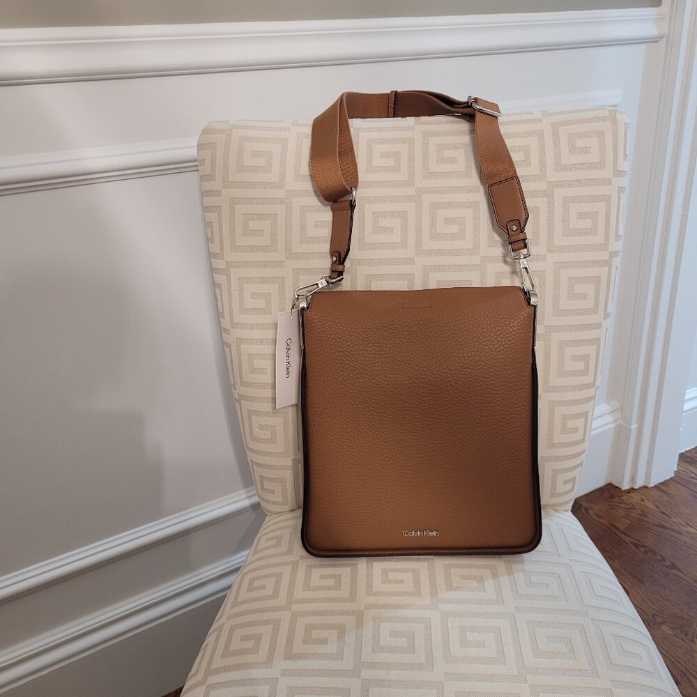 Calvin Klein Crossbody Bag. Large Caramel Silvertone Hardware Adjustable Strap. - Picture 3 of 14